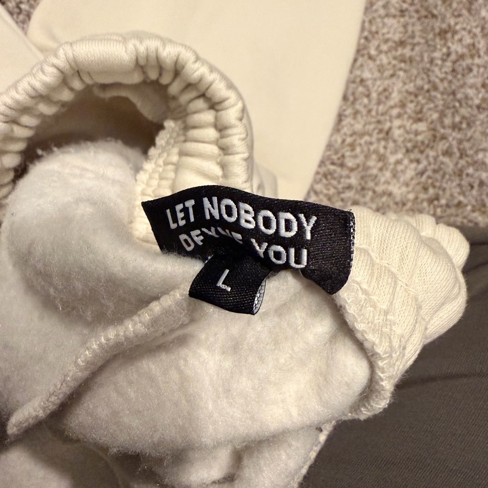 dfyne sweats - image 3